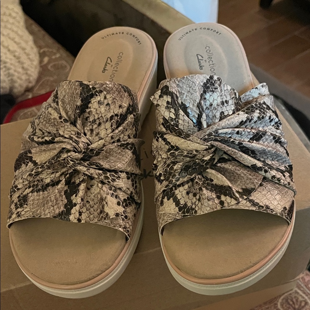 Collection B Women's Black and Cream Snakeskin Mules
